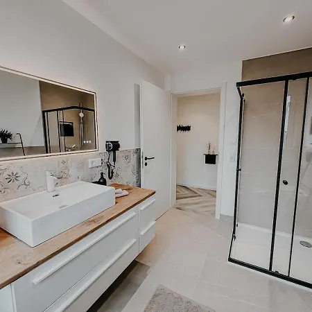 Stylisches 4 Mit Wlan & Balkon In * Viernheim