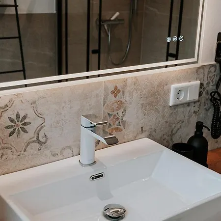 Stylisches 4 Mit Wlan & Balkon In Apartment
