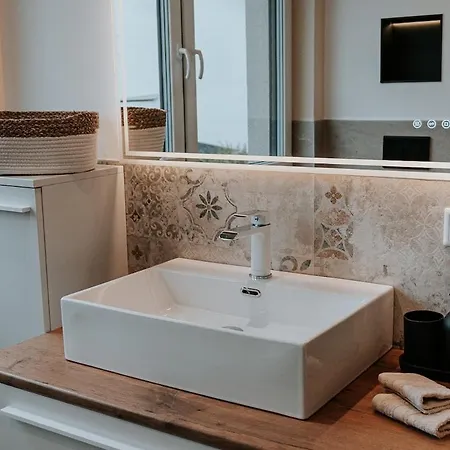 Apartment Stylisches 4 Mit Wlan & Balkon In *