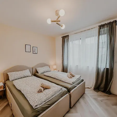 Stylisches 4 Mit Wlan & Balkon In Viernheim
