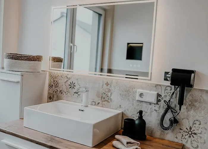 شقة Stylisches 4 Mit Wlan & Balkon In *