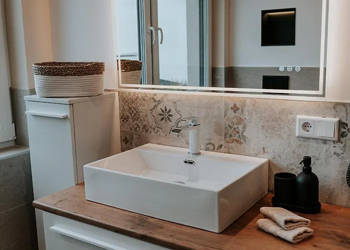 شقة Stylisches 4 Mit Wlan & Balkon In *